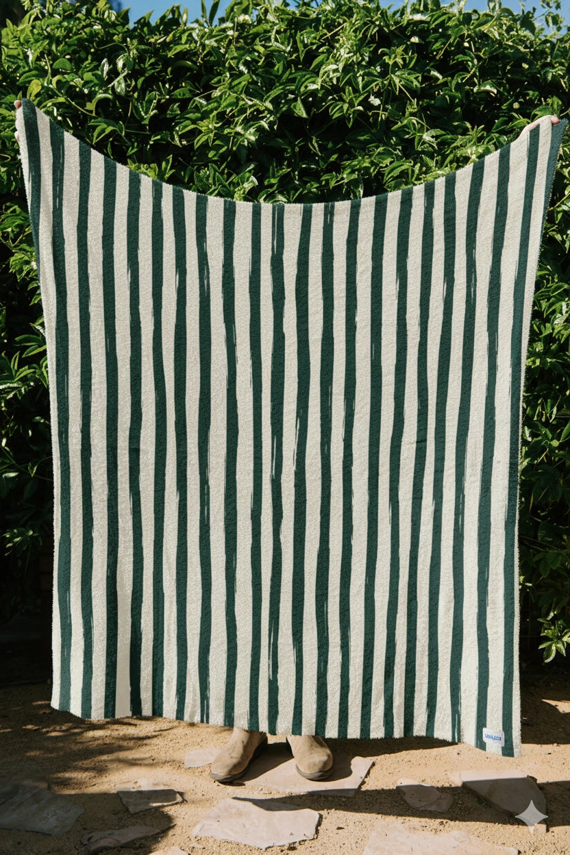 SUNDREAM STRIPE PLUSH THROW BLANKET
