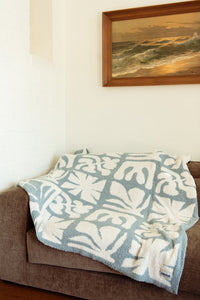 SUNDREAM LANAI PLUSH THROW - SLATE BLUE