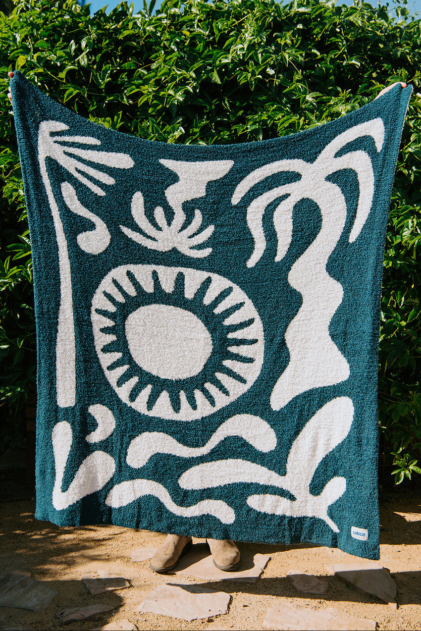 SUNDREAM PARADISE PLUSH THROW- PACIFIC BLUE