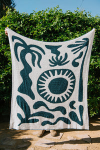 SUNDREAM PARADISE PLUSH THROW- PACIFIC BLUE