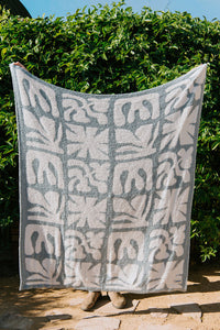 SUNDREAM LANAI PLUSH THROW - SLATE BLUE