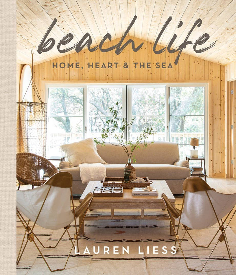 Book cover of 'Beach Life: Home, Heart & The Sea' by Lauren Liess with a living room scene.
