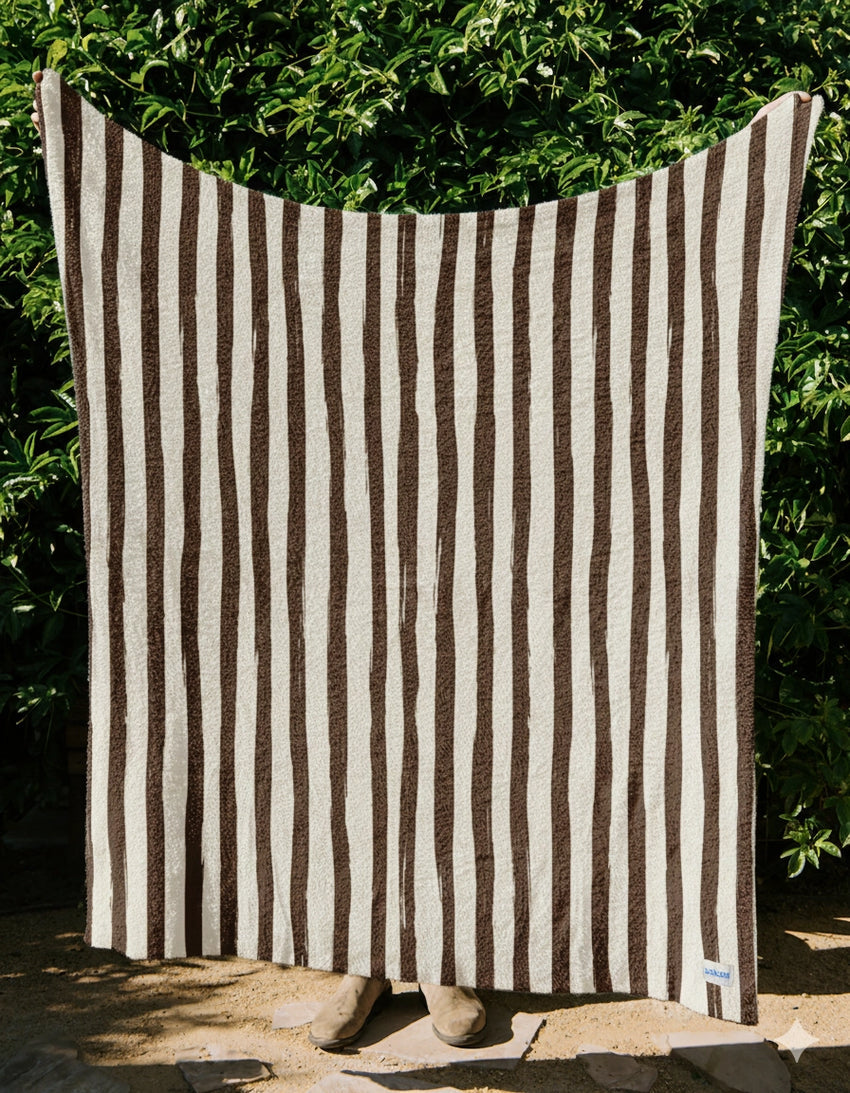 SUNDREAM STRIPE PLUSH THROW BLANKET
